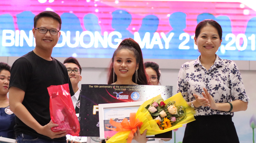 SV Huỳnh Thị Cẩm Tiên đạt giải Nhất cuộc thi Hùng biện tiếng Anh lần thứ 1, năm 2019